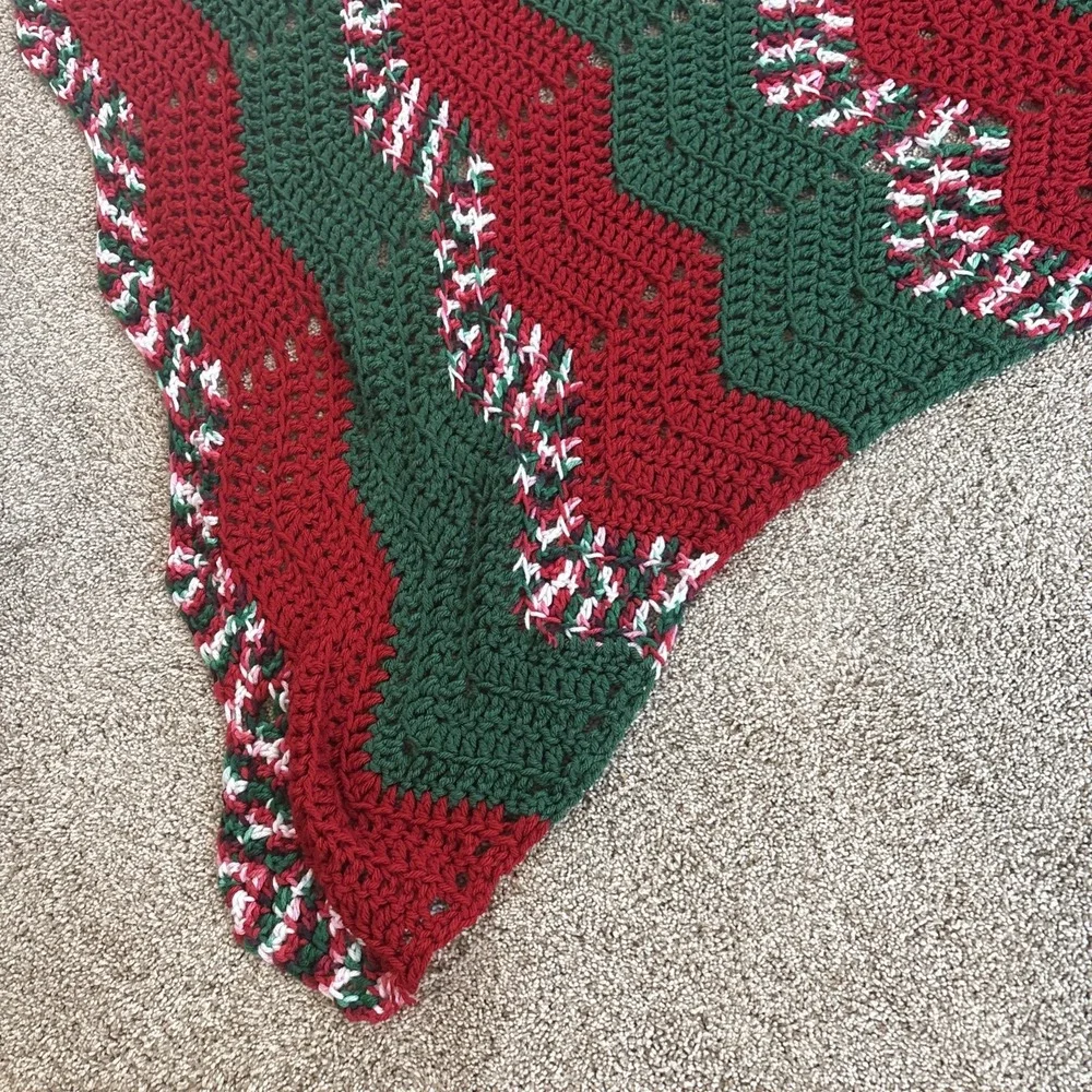 Handmade Christmas Holiday Lacy Chevron‎ Crochet Stitch Throw Blanket